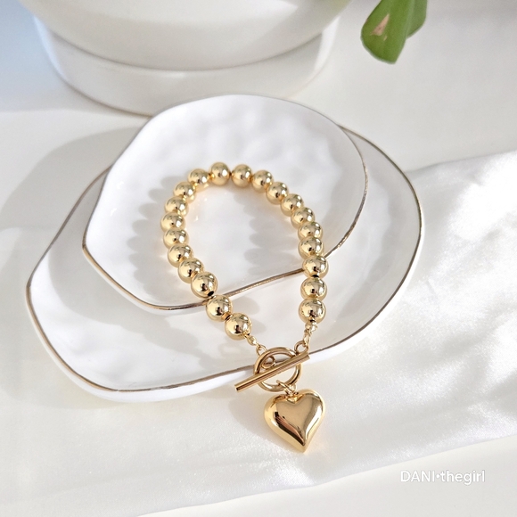 Gold Heart Bracelet - Picture 1 of 8